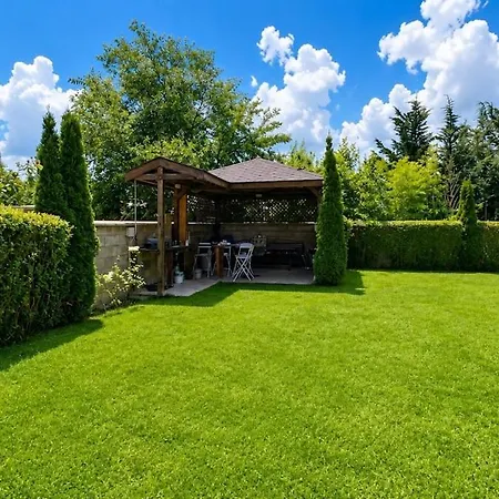 Cozy 1br W/ Terrace, Free Parking & Bbq Garden Apartment Varna