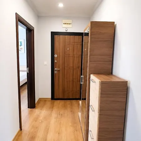 Cozy 1br W/ Terrace, Free Parking & Bbq Garden