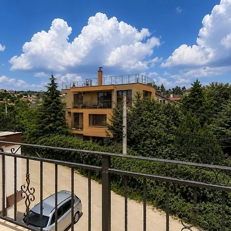 Apartment Cozy 1br W/ Terrace, Free Parking & Bbq Garden Varna