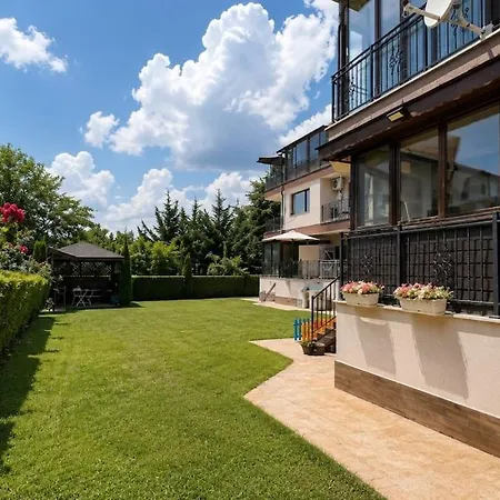 Apartment Cozy 1br W/ Terrace, Free Parking & Bbq Garden Varna
