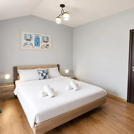 Cozy 1br W/ Terrace, Free Parking & Bbq Garden Varna